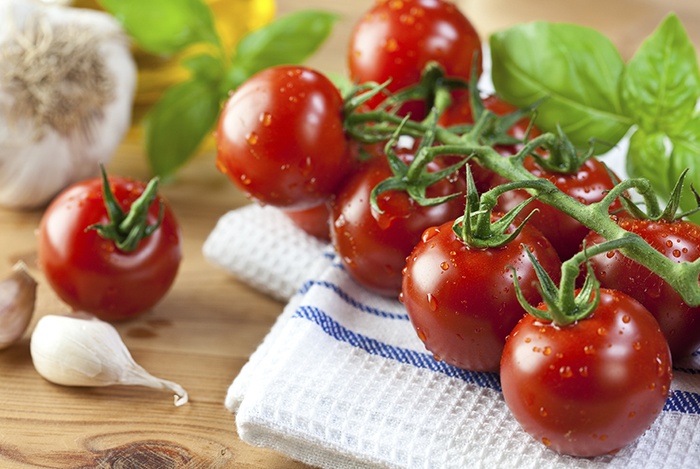cà chua chứa chất chống oxi hóa giúp chống lại sự lão hóa da
