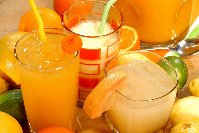 cam, chanh chứa nhiều vitamin C giải rượu rất tốt