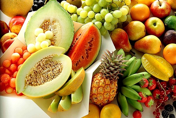 trái cây có màu đỏ và cam thuộc nhóm thực phẩm tốt cho mắt