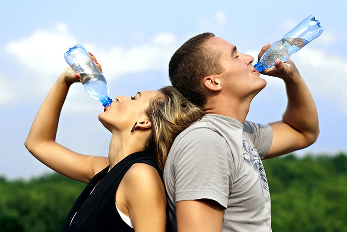 uống đủ nước mỗi ngày giúp cải thiện chức năng sinh lý