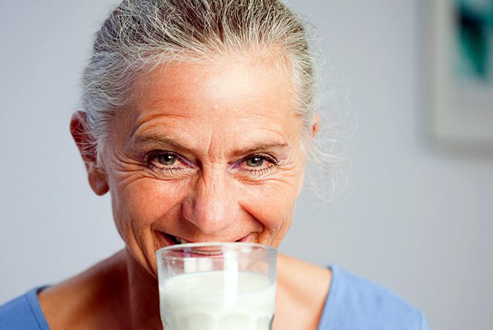 Sữa tốt cho người bệnh xương khớp