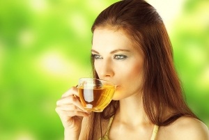 Uống trà xanh giảm cân