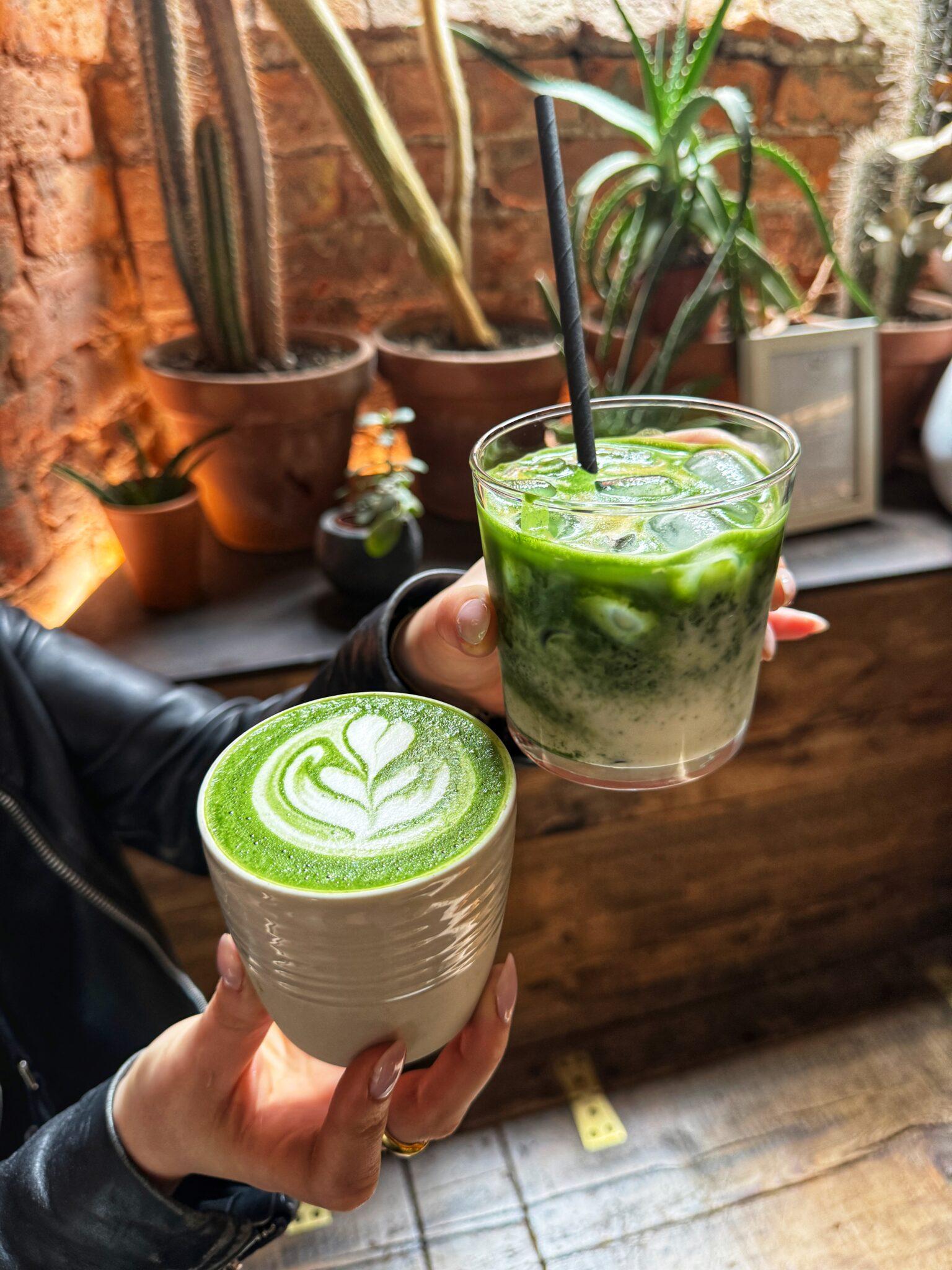 Bột Matcha Latte Là Gì? Hướng Dẫn Đầy Đủ Từ A-Z Cho Người Mới Bắt Đầu 13 Đồ uống Matcha Latte phục vụ tại quán trà sữa