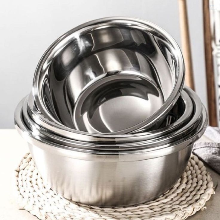 Cách Đánh Bông Bột Whipping Cream Mịn, Đứng Form | ThucPhamCom 6 Tô inox dùng để pha và đánh bông bột Whipping Cream giúp giữ lạnh và tạo kem mịn
