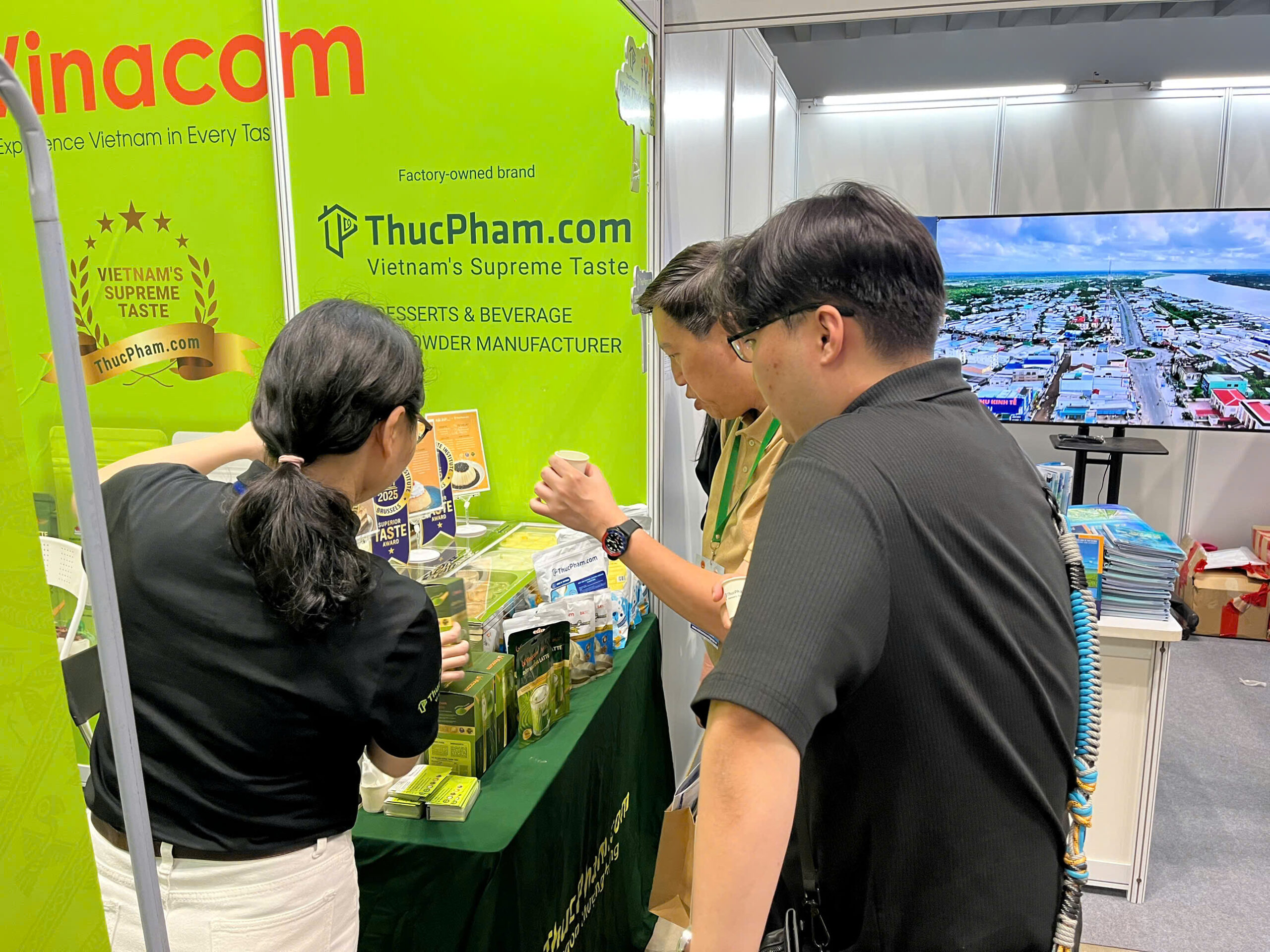 THUCPHAM.COM/VINACOM CHÍNH THỨC CÓ MẶT TẠI VIETNAM INTERNATIONAL SOURCING 2026 11 1788405313358 4133401615827294653 g1408028295848732011 d5c4571a4344c3ae6aaa95d85974877b scaled